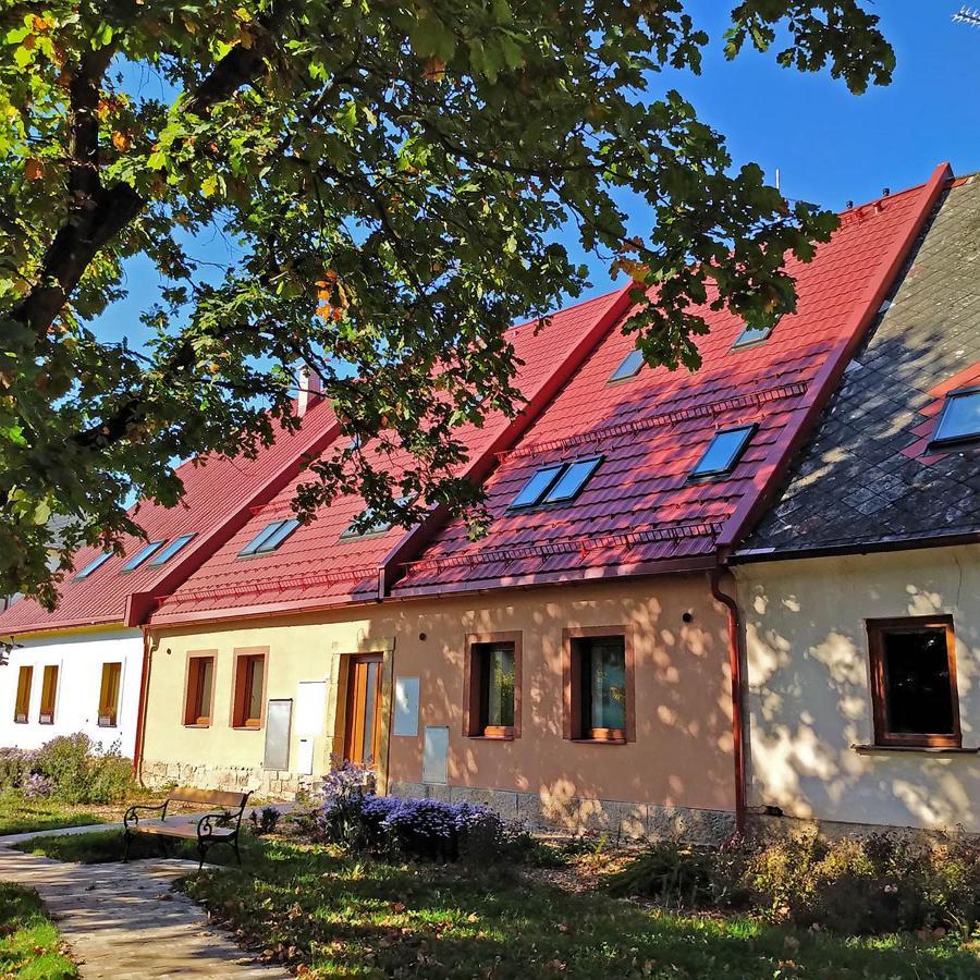 Apartmany Monastery Suites Zirec Dvůr Králové nad Labem المظهر الخارجي الصورة