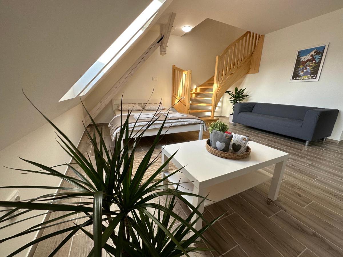 Apartmany Monastery Suites Zirec Dvůr Králové nad Labem المظهر الخارجي الصورة
