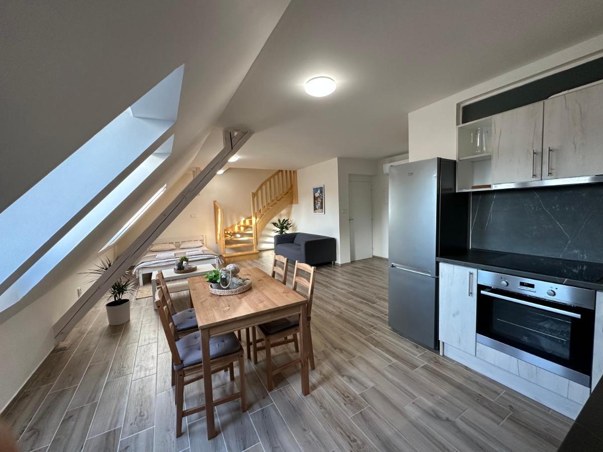 Apartmany Monastery Suites Zirec Dvůr Králové nad Labem المظهر الخارجي الصورة