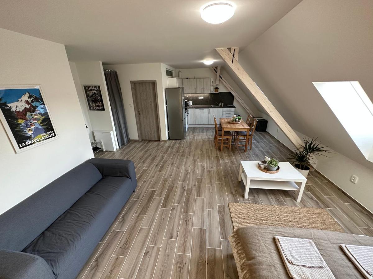 Apartmany Monastery Suites Zirec Dvůr Králové nad Labem المظهر الخارجي الصورة