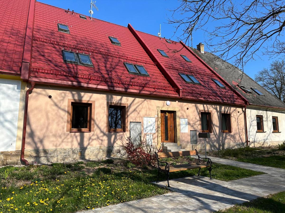 Apartmany Monastery Suites Zirec Dvůr Králové nad Labem المظهر الخارجي الصورة