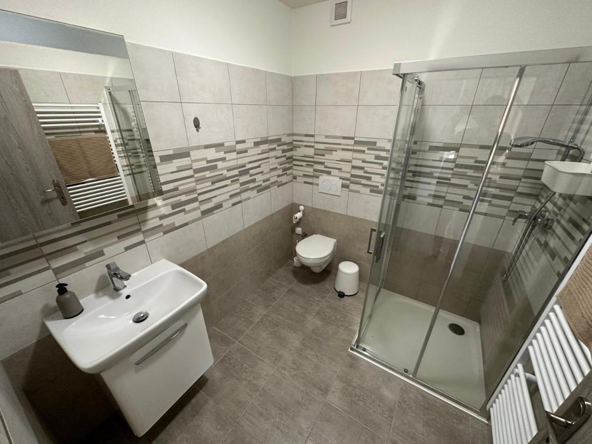 Apartmany Monastery Suites Zirec Dvůr Králové nad Labem المظهر الخارجي الصورة