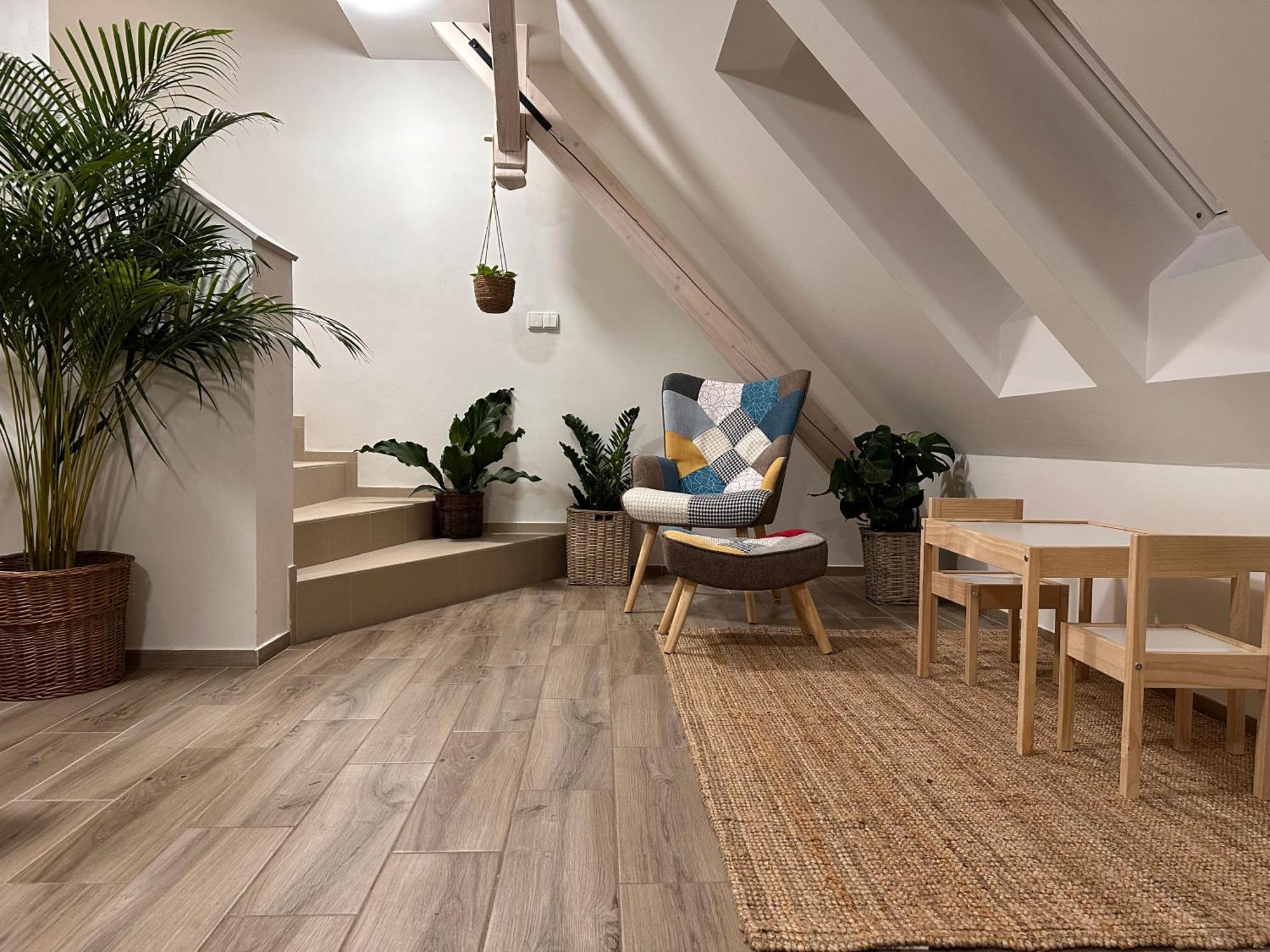 Apartmany Monastery Suites Zirec Dvůr Králové nad Labem المظهر الخارجي الصورة