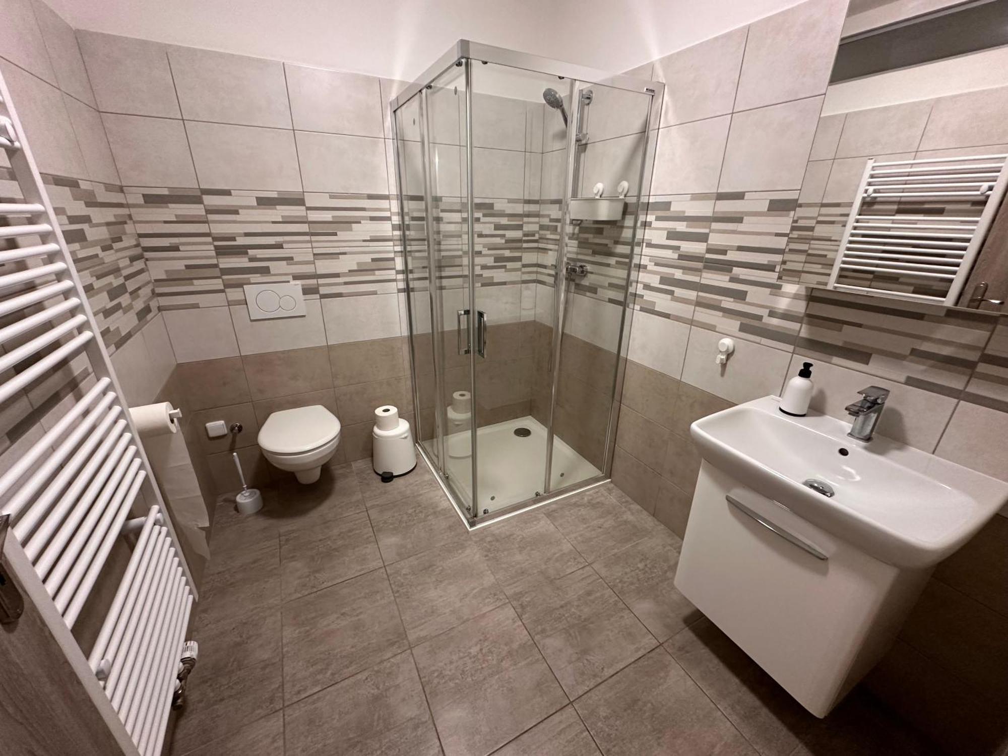 Apartmany Monastery Suites Zirec Dvůr Králové nad Labem المظهر الخارجي الصورة